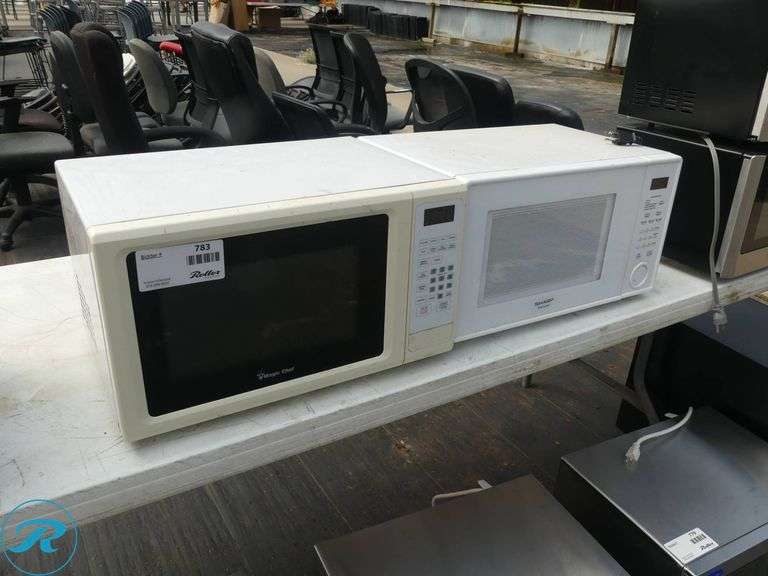 (2) Household Microwaves: Sharp R-309YW and Magic Chef MCM1110W - Roller Auctions