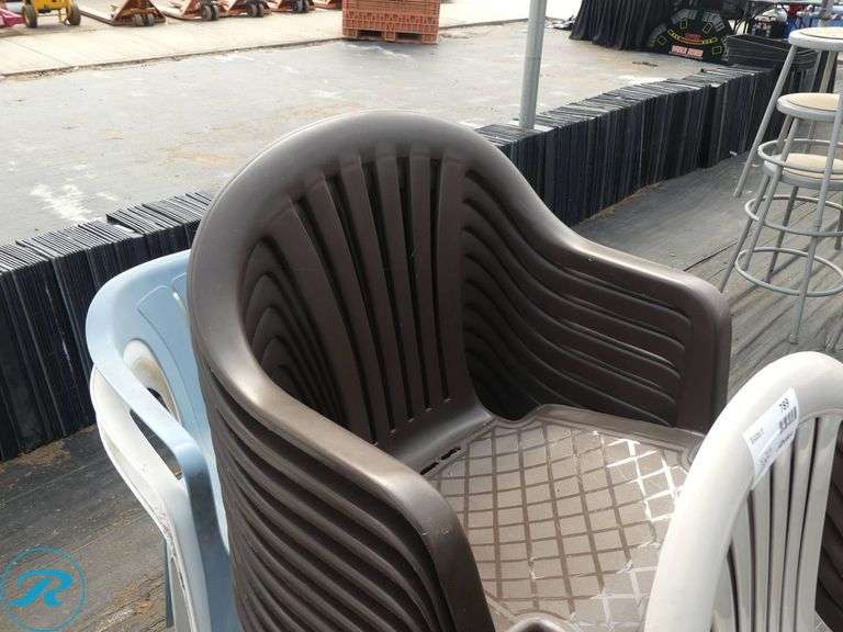 (20) Plastic Stacking Outdoor Chairs - Roller Auctions