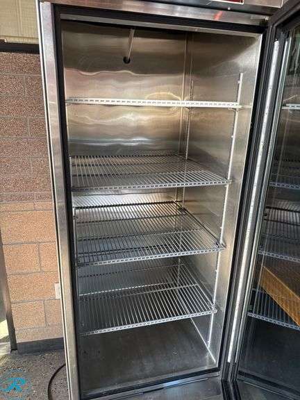 True TS-23G-LD Commercial Reach-In Glass Door Refrigerated Mercahndiser on Casters, 115V - Roller Auctions