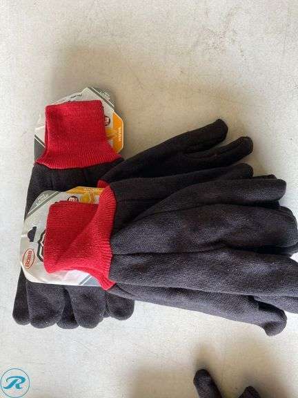 (142) New- Assorted lot of working gloves some are termal for cold weather (Total of approx 142 items) - Roller Auctions