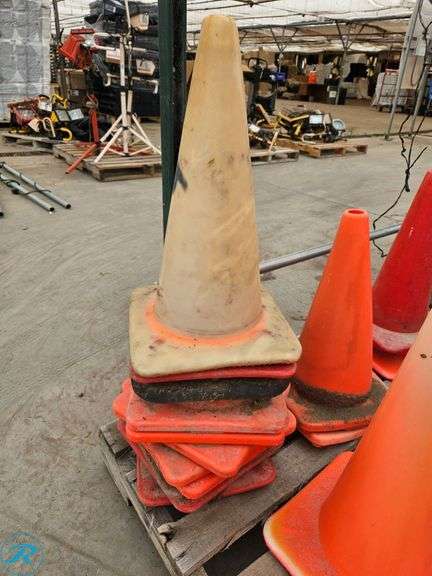 Pallet of Traffic Safety Cones - Roller Auctions