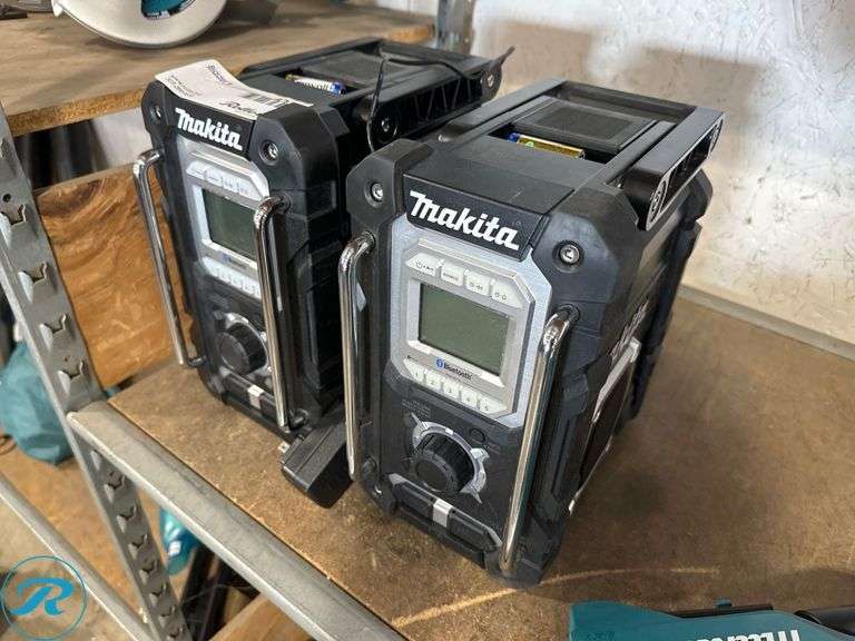 (2) Makita XRM06 Bluetooth Job Site Radios