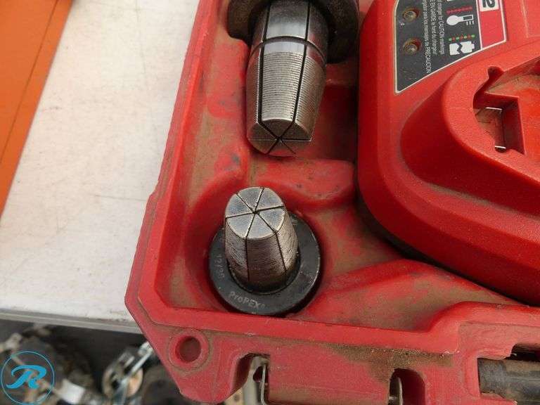 Milwaukee 2432-20 M12 ProPEX Expansion Tool With (4) Batteries and Charger - Roller Auctions