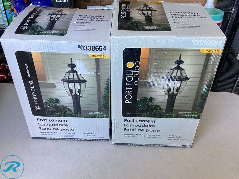 (2) New- allen + roth Brayden 21.63-in Matte black Traditional Outdoor Light post lantern (total of 2) - Roller Auctions