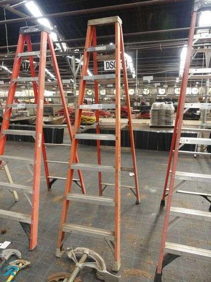 Louisville 8′ Fiberglass Step Ladder - Roller Auctions