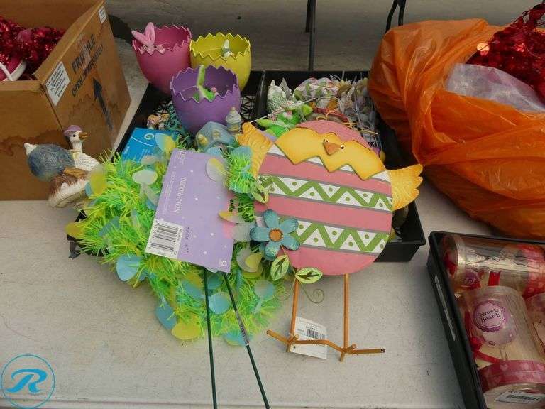 Seasonal Decor - Roller Auctions