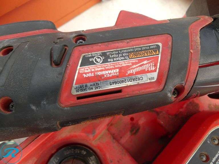 Milwaukee 2432-20 M12 ProPEX Expansion Tool With (4) Batteries and Charger - Roller Auctions