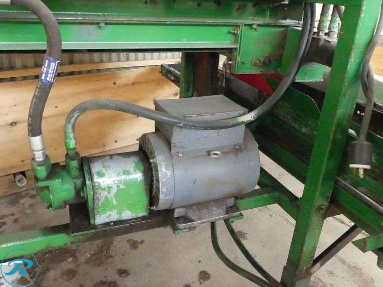 Hydraulic Belt Driven Manual Flat Filler, 105" x 90", 11" Belt - Roller Auctions