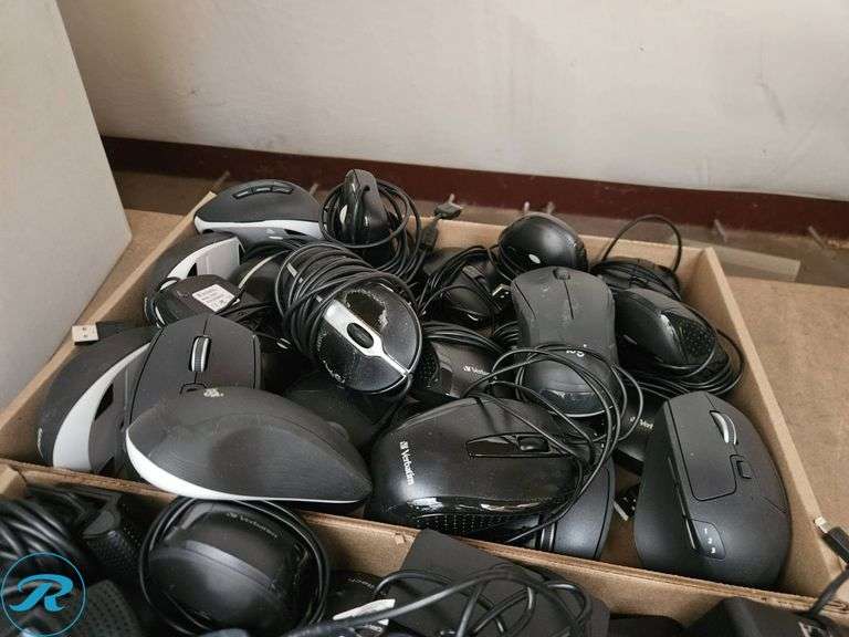Wired Keyboards and Computer Mice - Roller Auctions