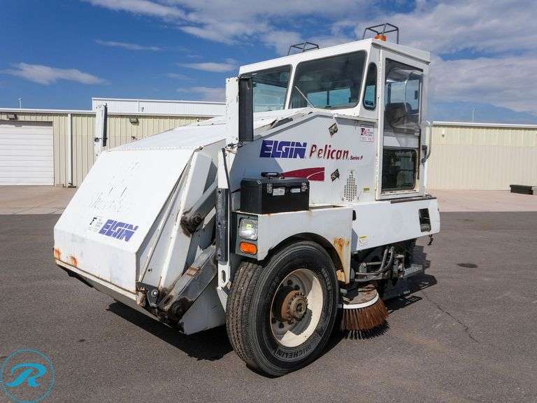 2000  Elgin  Pelican  Street Sweeper