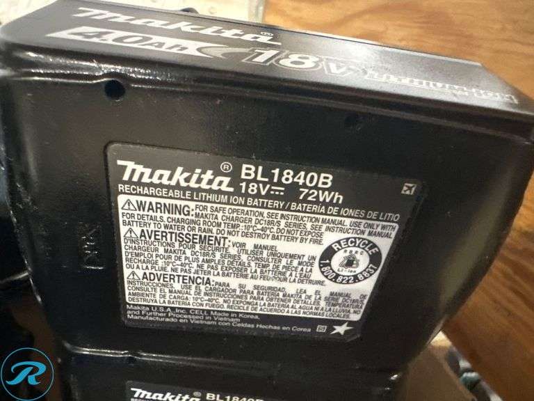 Makita DC18RD Dual Port Charger with (4) BL1840B 18V 4.0Ah Batteries - Roller Auctions
