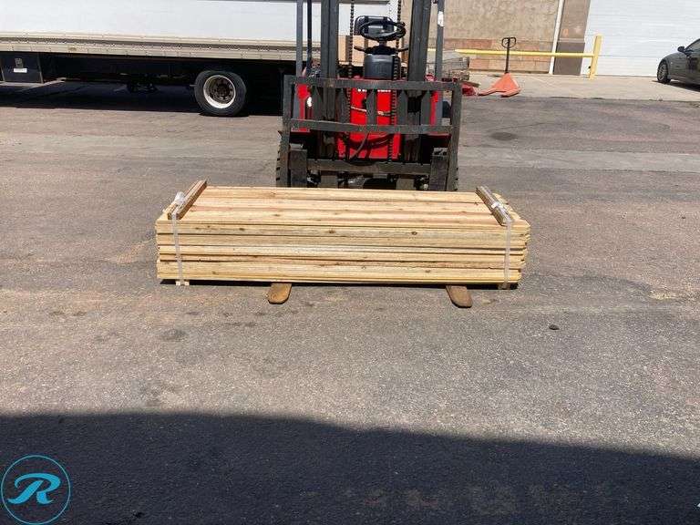 (100) Cedar Dog Ear Fence Pickets 19/32" x 5.5" x 6ft - Roller Auctions