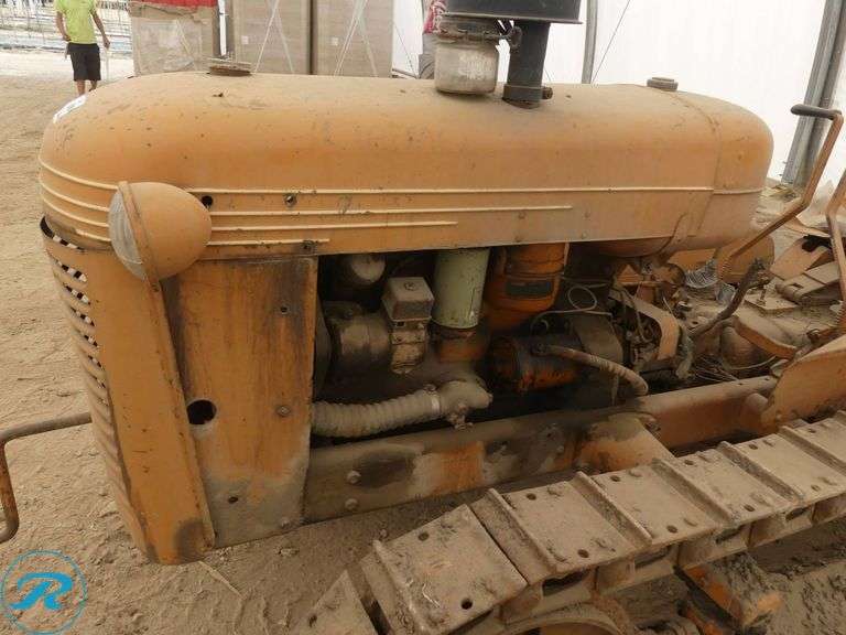 Cleveland Tractor Company Cletrac Crawler Tractor - Roller Auctions