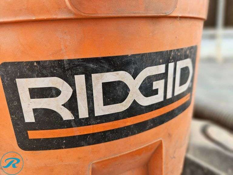 (2) Wet-Dry Vacuums, Dirt Devil Wet-Dry Plus 16-Gallon and Ridgid - Roller Auctions