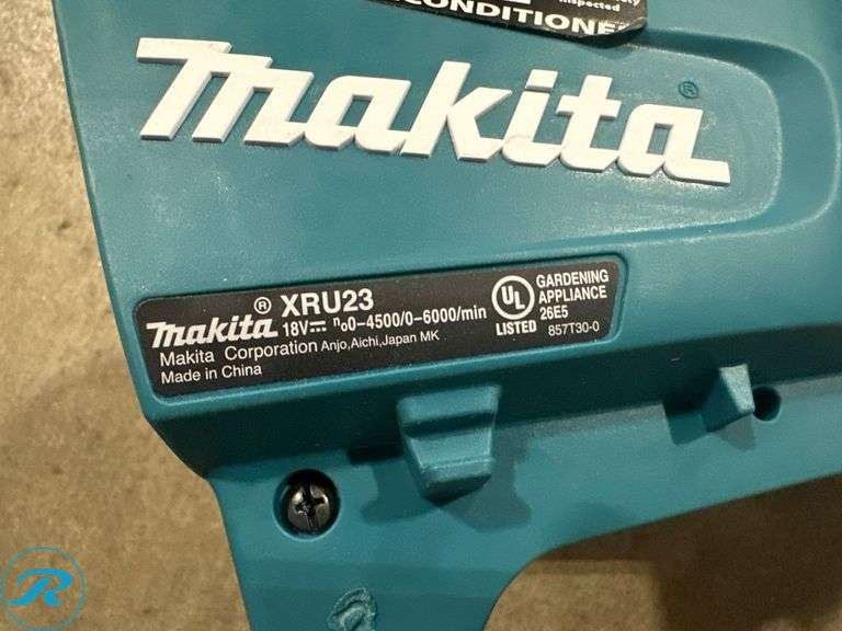 (2) Makita XRU23 18V String Trimmers (1 Broken) - Roller Auctions