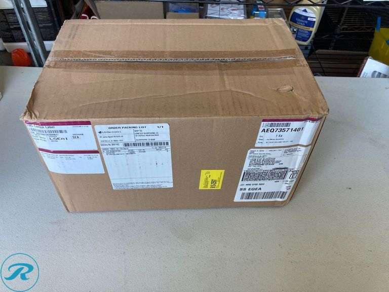 (1) New- LG 2.2-lb Ice Per day Cubed Ice Maker (White) - Roller Auctions
