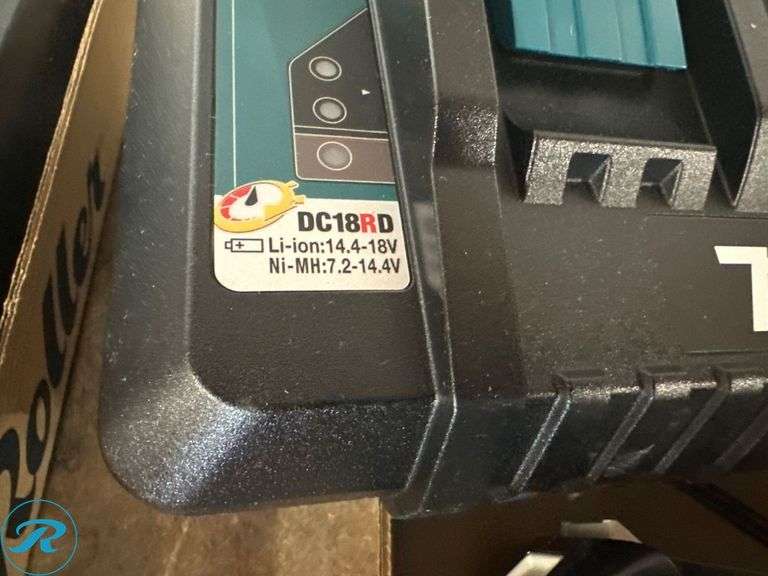 Makita DC18RD Dual Port Charger with (4) BL1840B 18V 4.0Ah Batteries - Roller Auctions