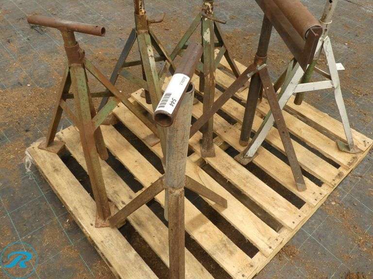Pallet of Adjustable Steel Pipe Stands with Rollers - Roller Auctions