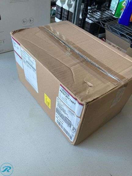 (1) New- LG 2.2-lb Ice Per day Cubed Ice Maker (White) - Roller Auctions