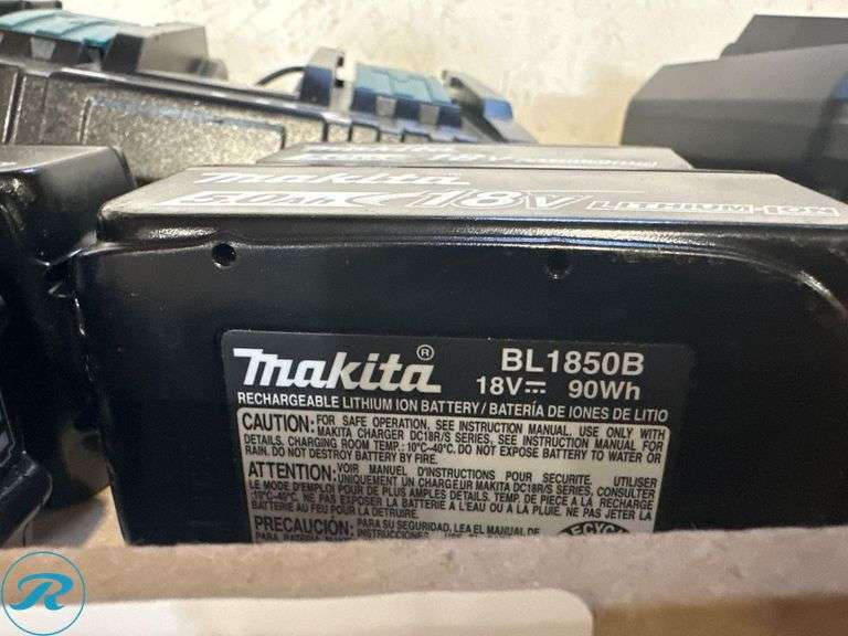 Makita DC18RD Dual Port Charger with (4) BL1850B 18V 5.0Ah Batteries - Roller Auctions
