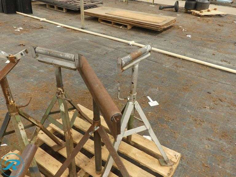 Pallet of Adjustable Steel Pipe Stands with Rollers - Roller Auctions