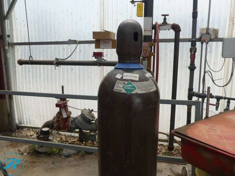Lincoln Electric Power MIG 255 Mig Welder with Gas Cylinders and Helmet, 208/230V, Single Phase - Roller Auctions