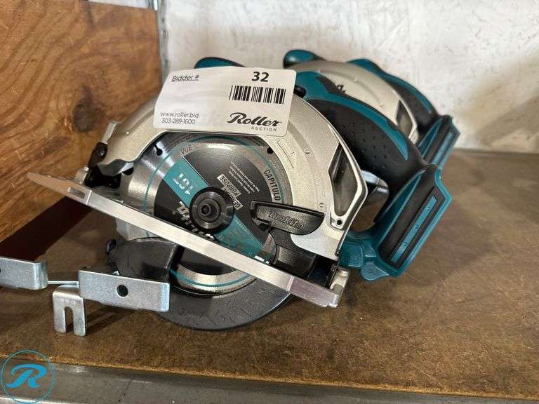 (2) Makita XSS02 18V Circular Saws - Roller Auctions