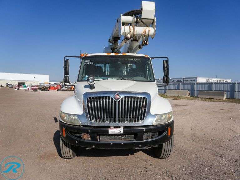 2011  International  4300  RWD  Bucket Truck - Roller Auctions