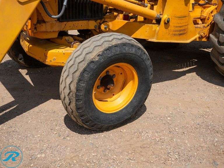 John Deere  300B  Loader Backhoe - Roller Auctions