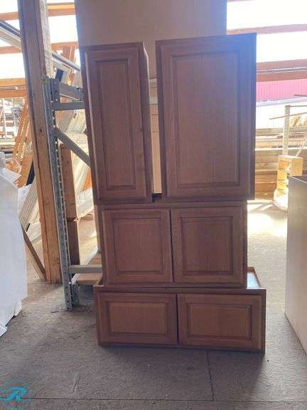 (4) Bundle of 4 wall cabinets (kitchen or garage) (1) double door wall 36" x 14" x 12" (1) Double door 30' x 18" x 12" (1) Single Door wall 18" x 30" x 12 (1) Single Door 12" x 30" x 12" (some minor scratches and damage see photos) - Roller Auctions