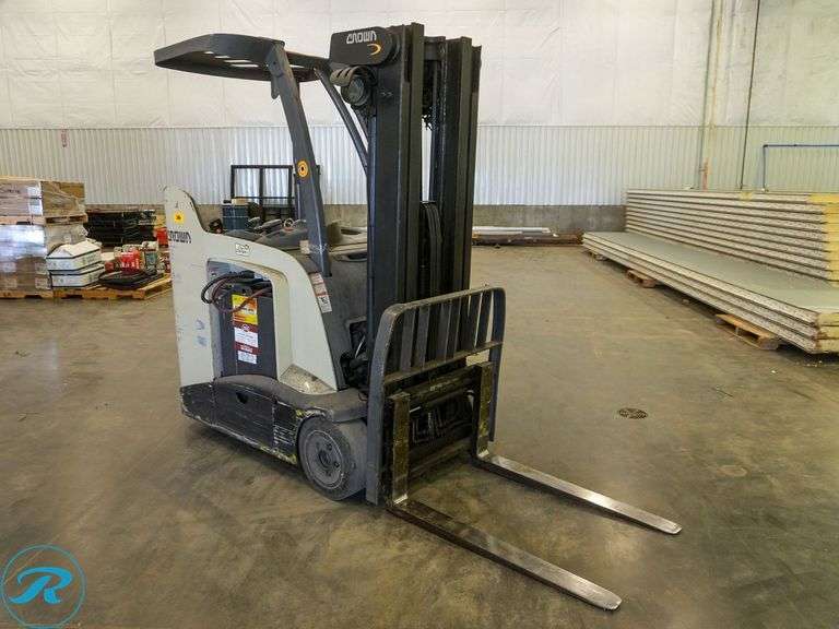 Crown RC5545-40 Stand-On Forklift - Roller Auctions