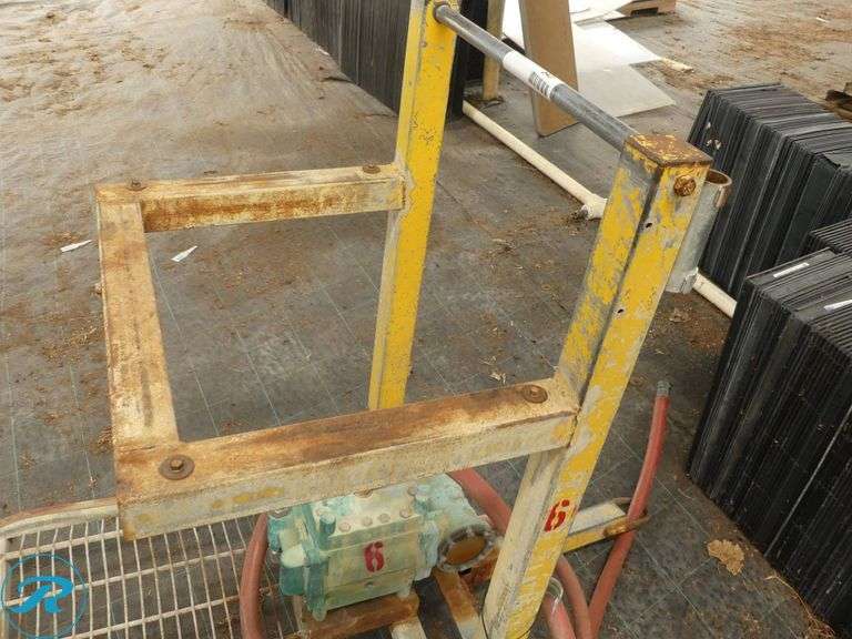 Metal Pump Cart - Roller Auctions