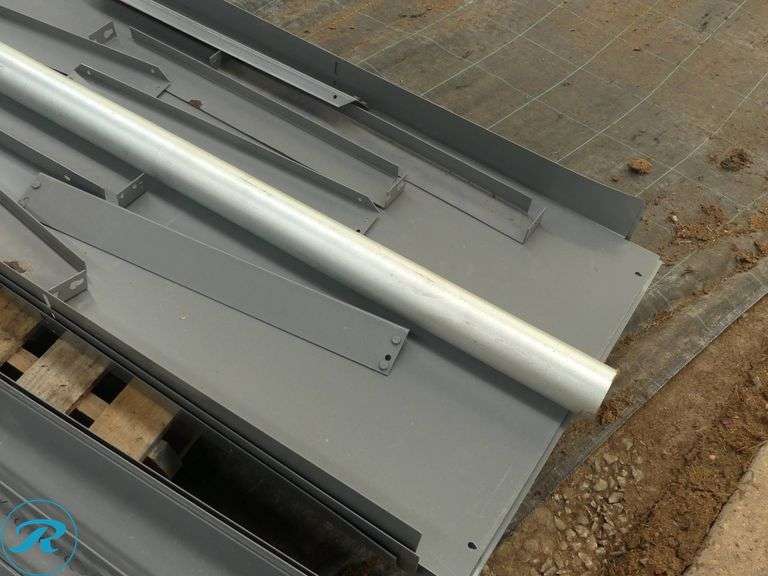 Pallet of Metal Shelving Parts - Roller Auctions