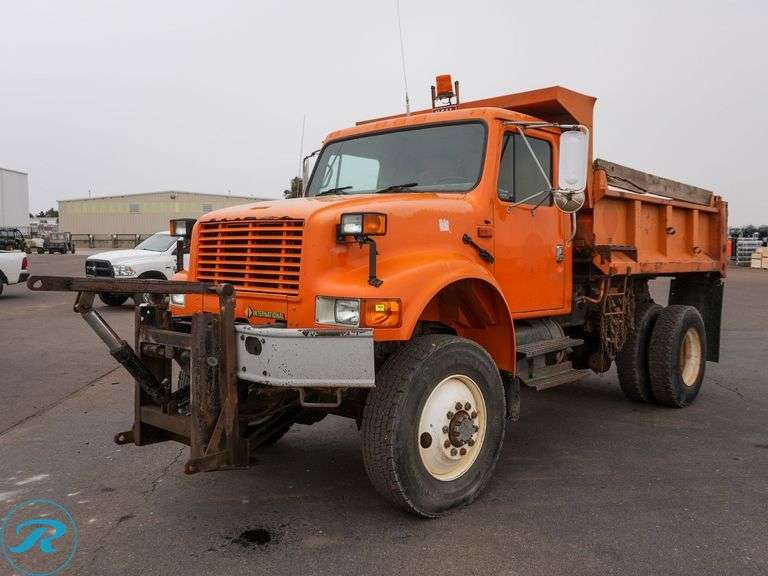 1992  International  4800  S/A 4WD  Dump Truck