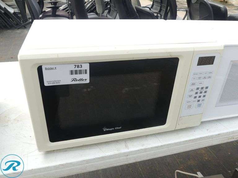 (2) Household Microwaves: Sharp R-309YW and Magic Chef MCM1110W - Roller Auctions