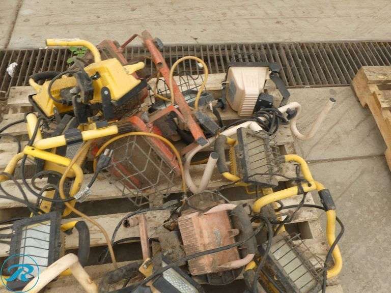 Pallet of Portable Work Lights - Roller Auctions