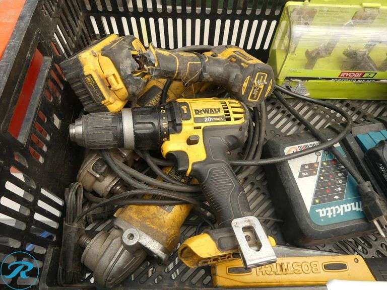 Tray of DeWalt Power Tools, Ryobi Bits and Makita Charger and Battery (1-Tool Broken) - Roller Auctions