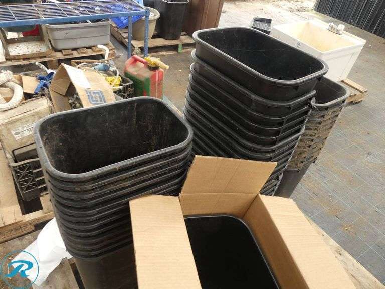 Pallet of Wastebaskets - Roller Auctions