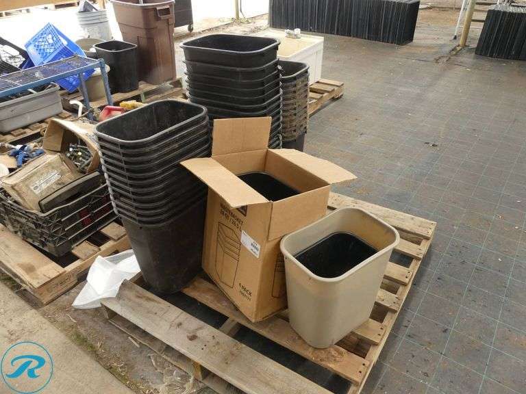 Pallet of Wastebaskets - Roller Auctions