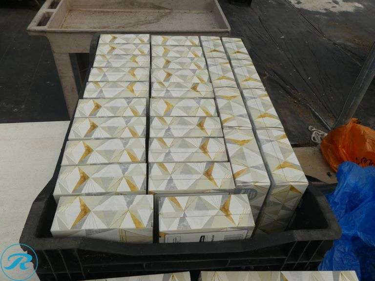 Tray of Kleenex Tissues - Roller Auctions