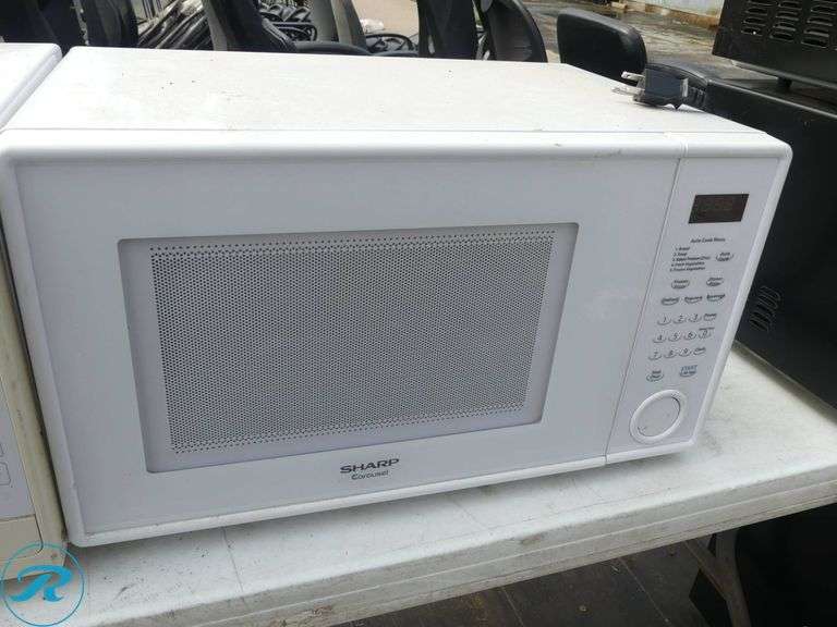 (2) Household Microwaves: Sharp R-309YW and Magic Chef MCM1110W - Roller Auctions