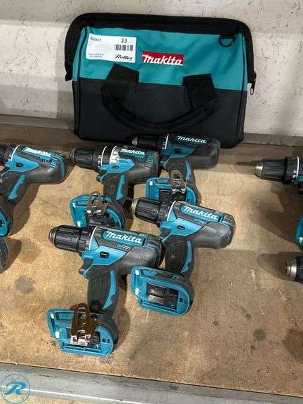 (4) Makita 18V Drills With Bag