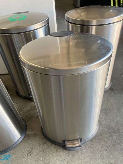 (5) Former Airbnb - Stainless Steel Indoor Kitchen Step Trash Can (some have minor damage but work perfect) - Roller Auctions