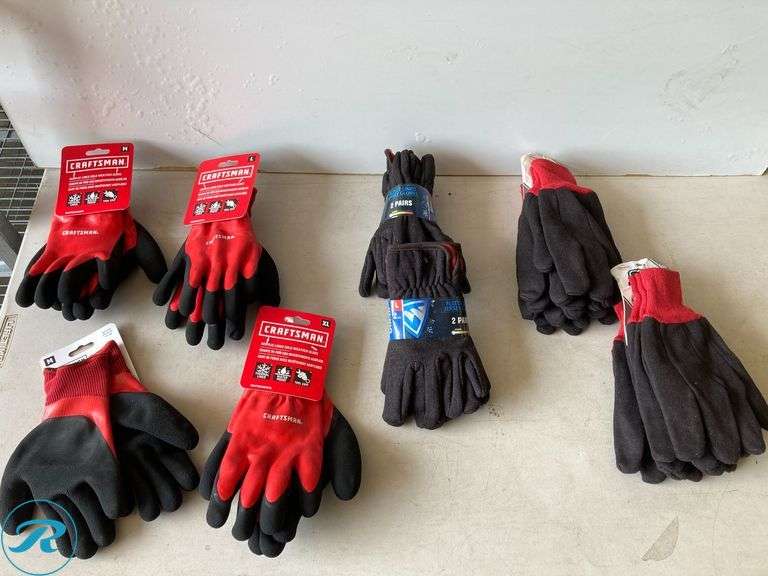 (142) New- Assorted lot of working gloves some are termal for cold weather (Total of approx 142 items) - Roller Auctions