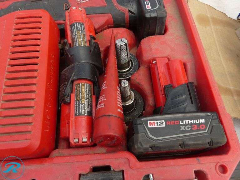Milwaukee 2432-20 M12 ProPEX Expansion Tool With (4) Batteries and Charger - Roller Auctions