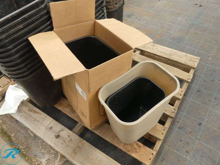 Pallet of Wastebaskets - Roller Auctions