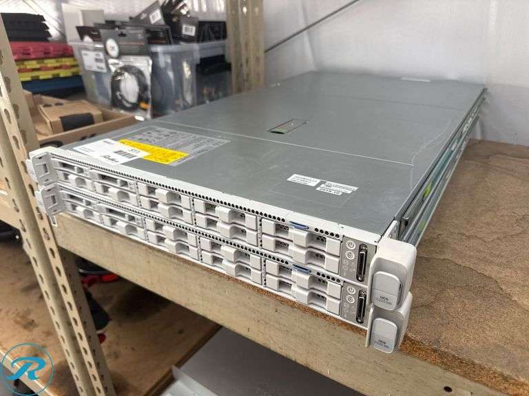 (2) Cisco UCS C220 M5 Rack Servers