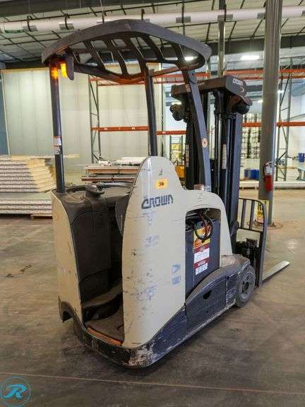 Crown RC5545-40 Stand-On Forklift - Roller Auctions