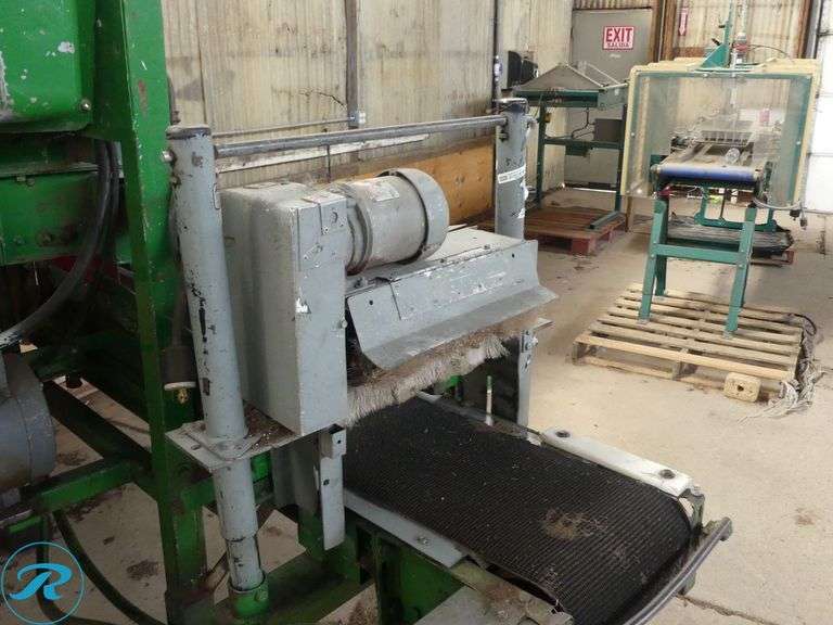Hydraulic Belt Driven Manual Flat Filler, 105" x 90", 11" Belt - Roller Auctions