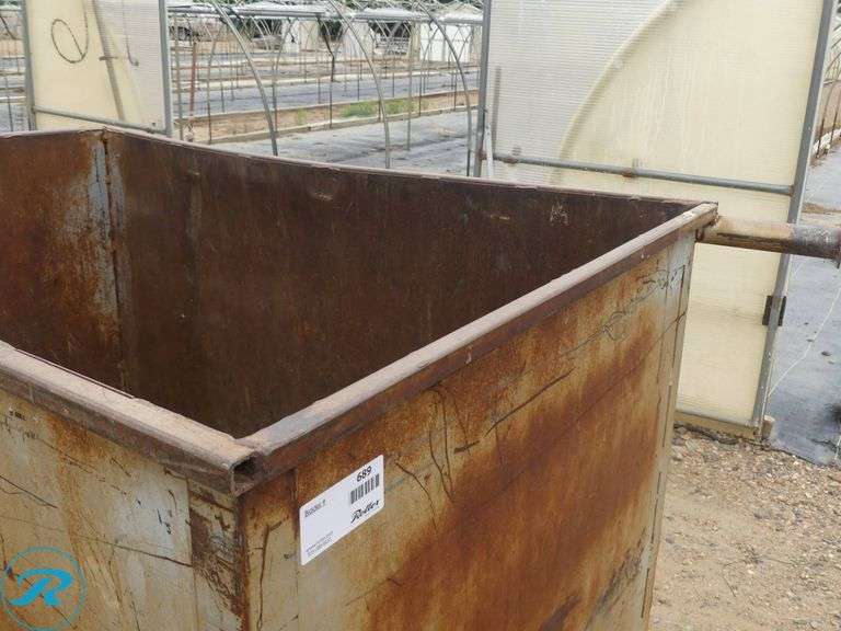 Trash Dumpster on Casters - Roller Auctions